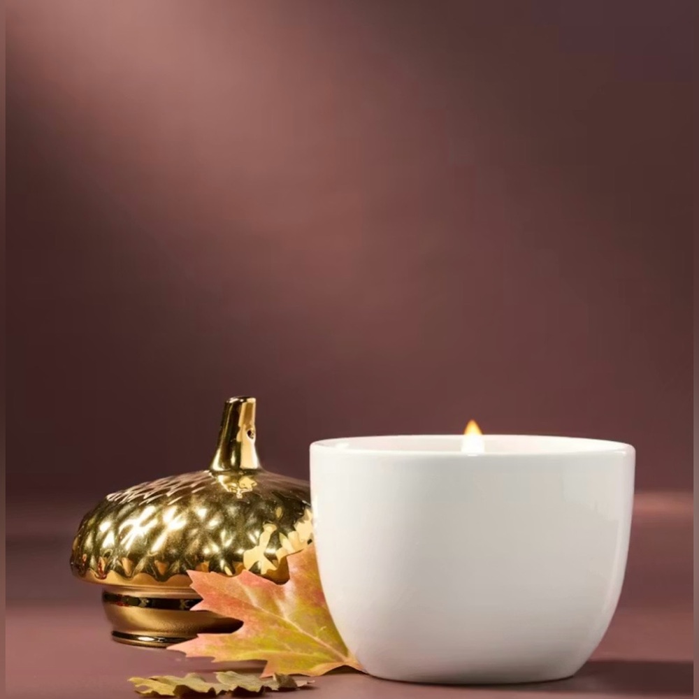 NWT Yankee Candle Glistening Leaves Ceramic Acorn Candle Gold Lid Fall Decor - Picture 2 of 5